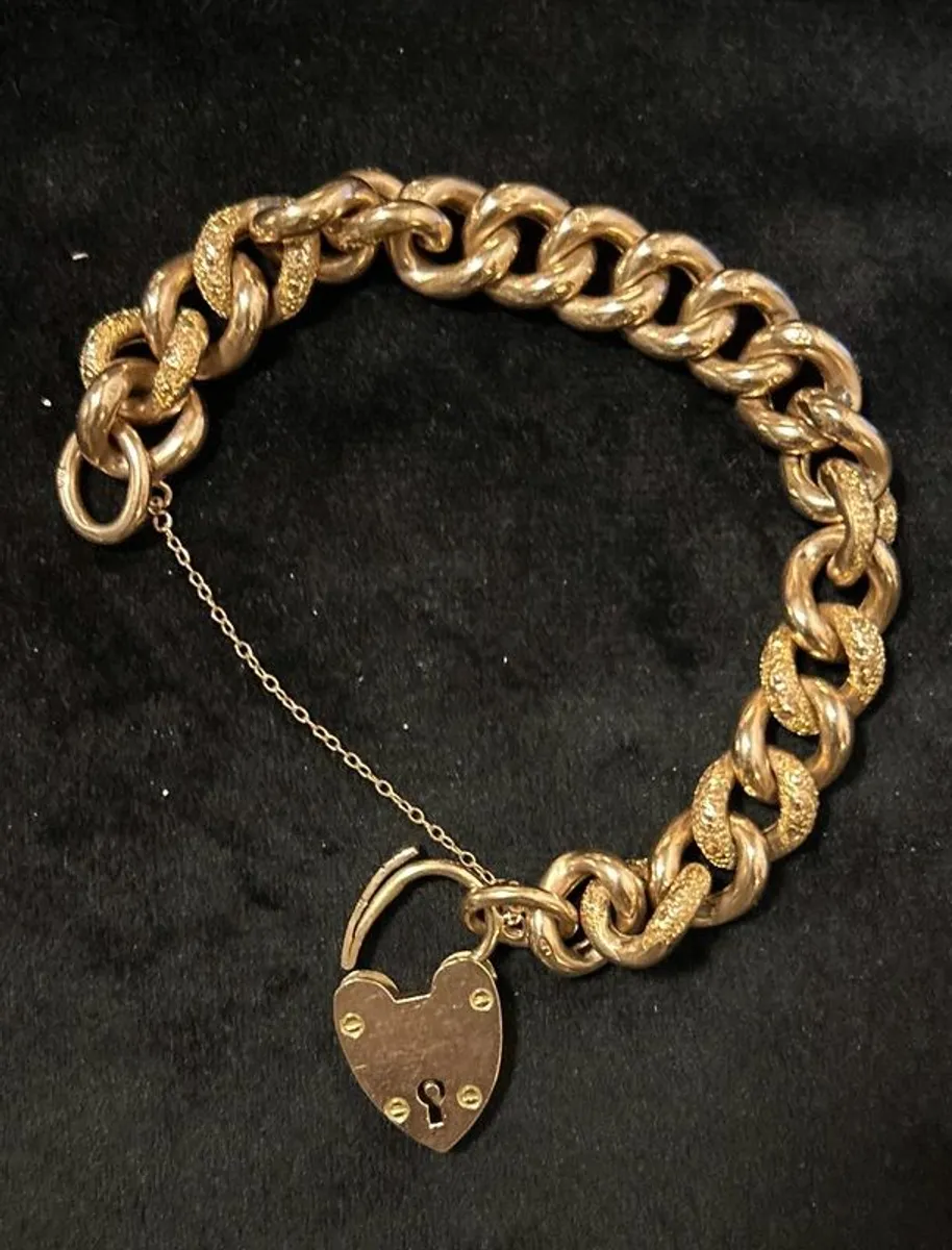 Stunning Antique 9ct Gold Curb Link Bracelet, Heart Clasp and Safety Chain 30.25 grams - Image 3