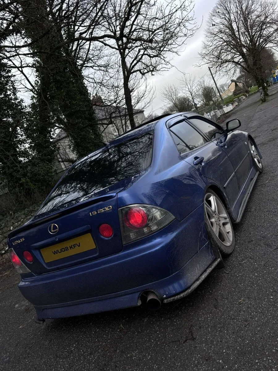 Lexus is200 - Image 1