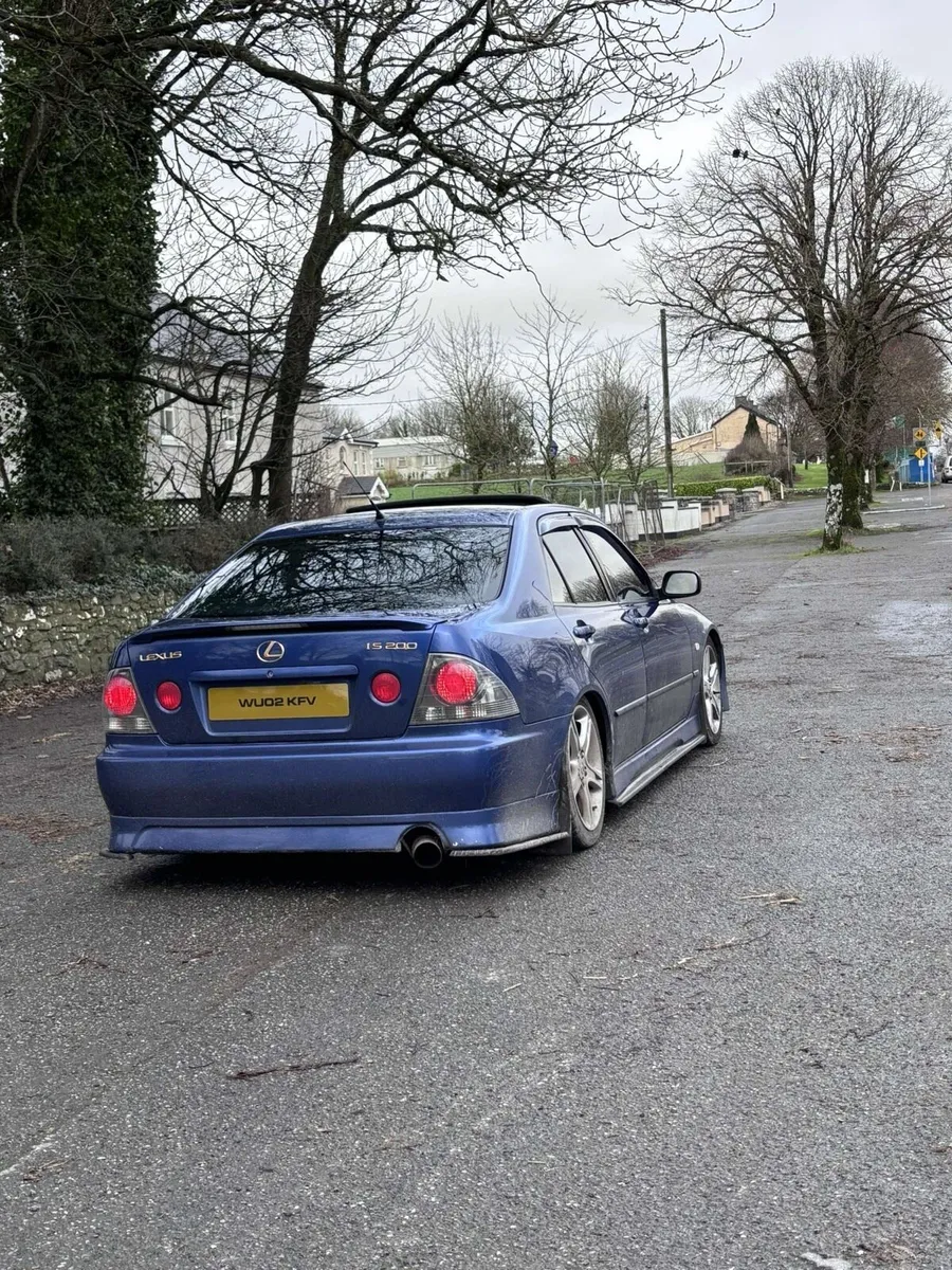 Lexus is200 - Image 2