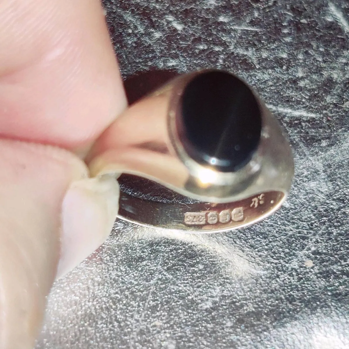 SHINY BLACK ONYX, 9CT Gold Chunky New Signet Ring - Image 3