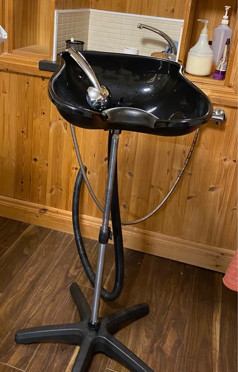 Hair salon furniture - Image 4