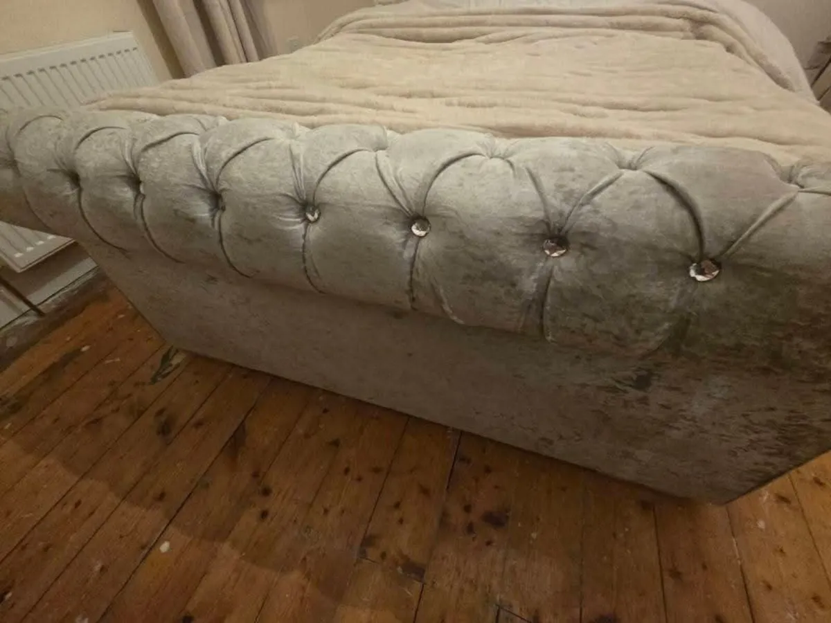 Double bed - Image 1