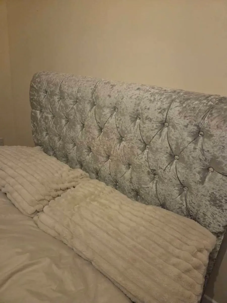 Double bed - Image 2