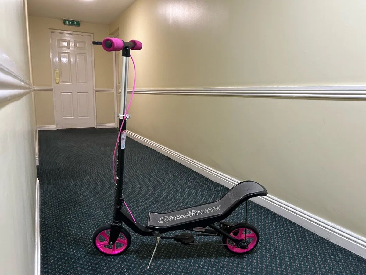 Kids scooter - Image 1