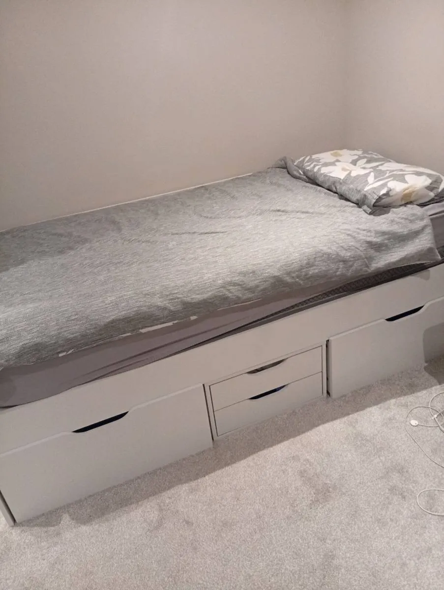 Single bed with storage - Image 1
