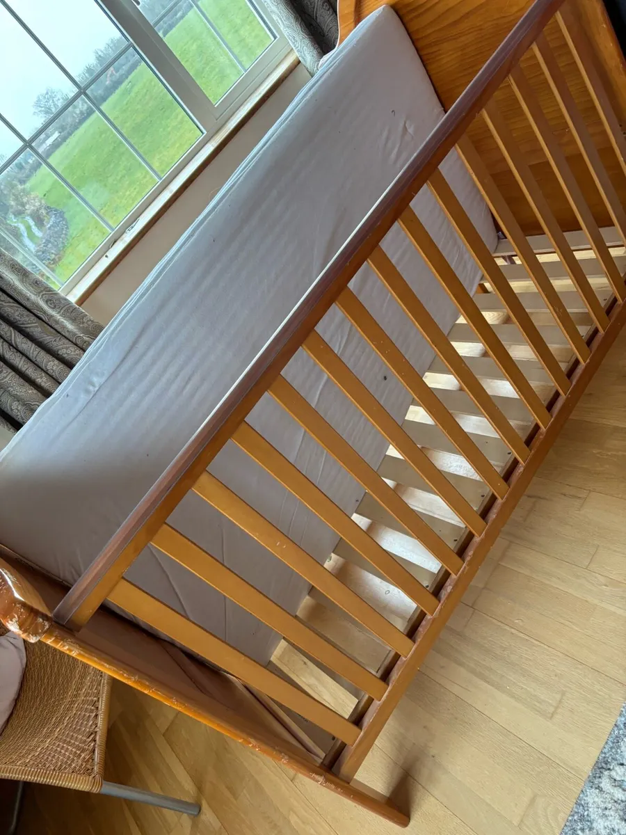 Baby’s cot - Image 1