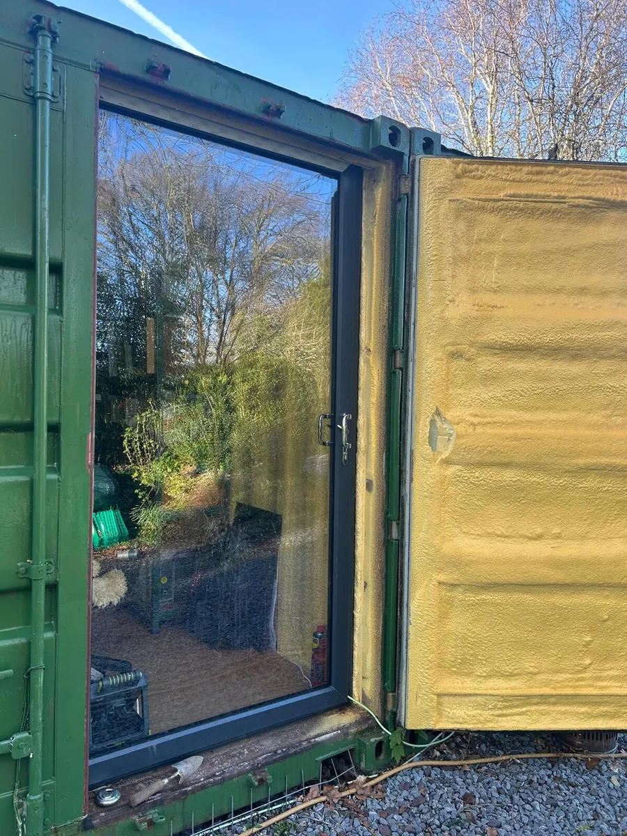 Container / studio/ work space - Image 3