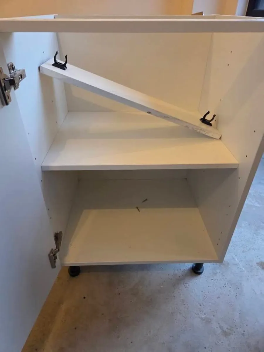 Kitchen cabinet - Image 1