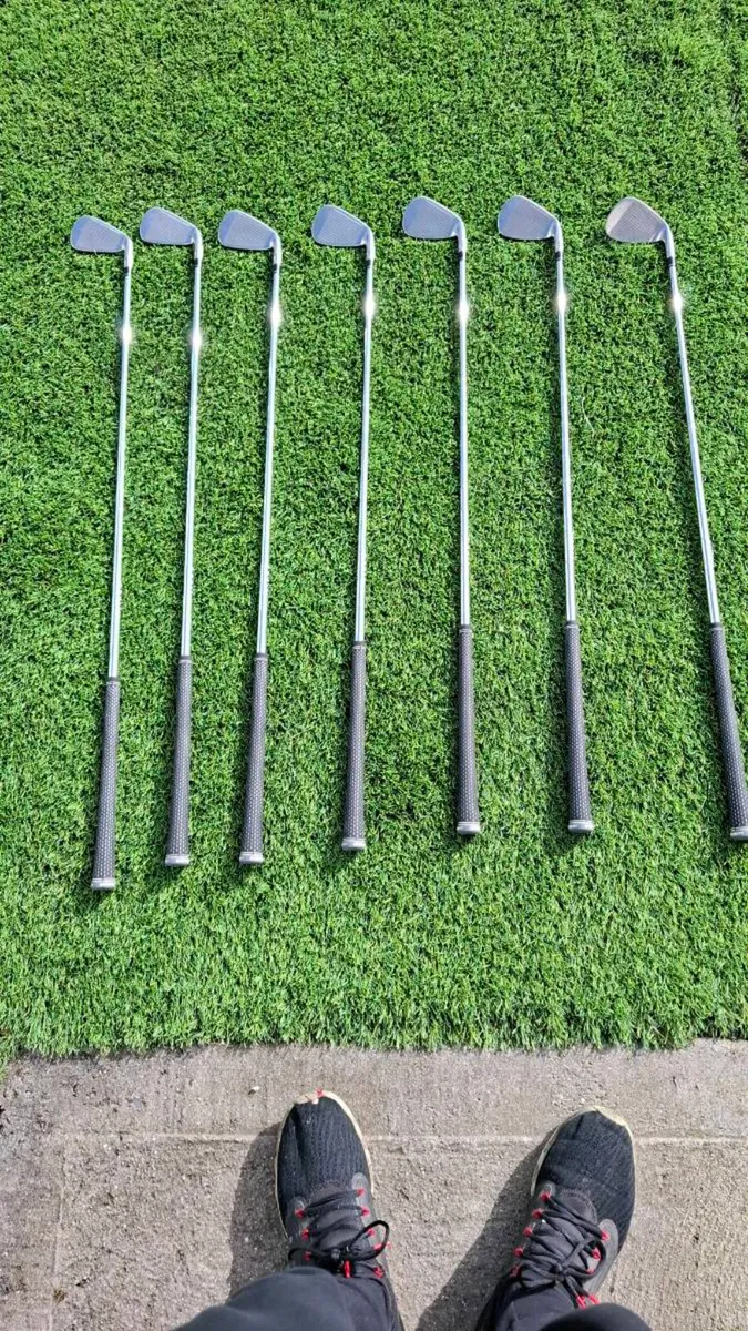 Left hand golf clubs - Image 1