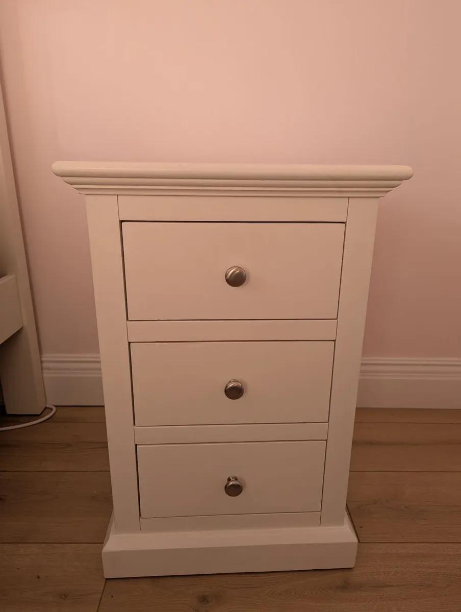 Bedroom furniture - Image 2