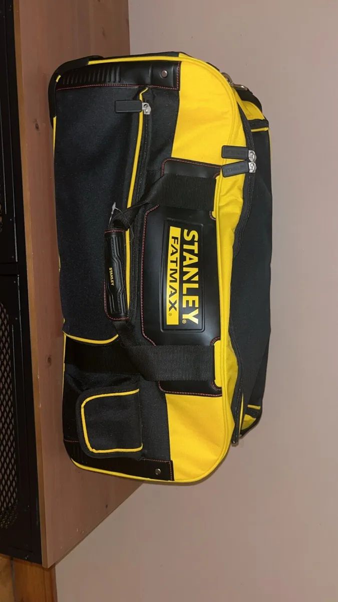 Stanley rolling duffel bag - Image 1