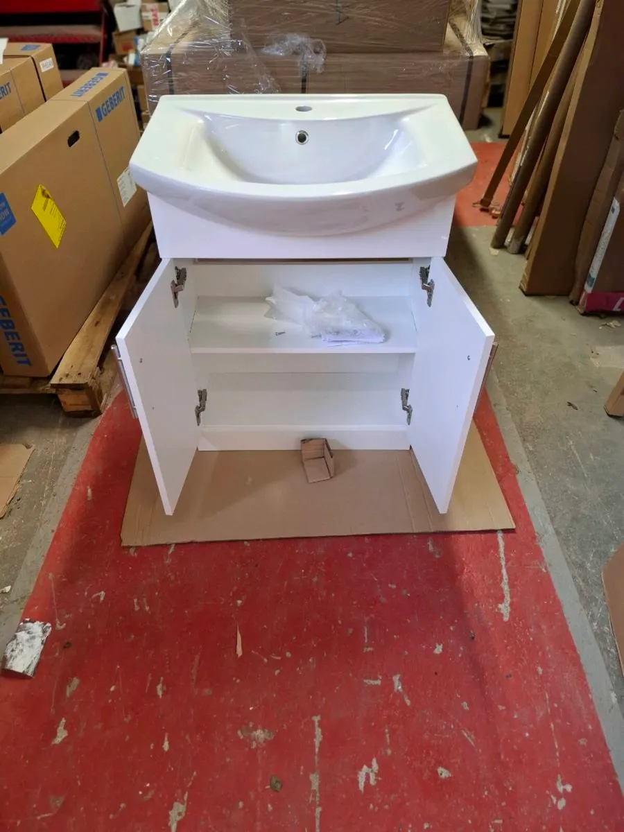 600 floor standing unit and basin - Image 4