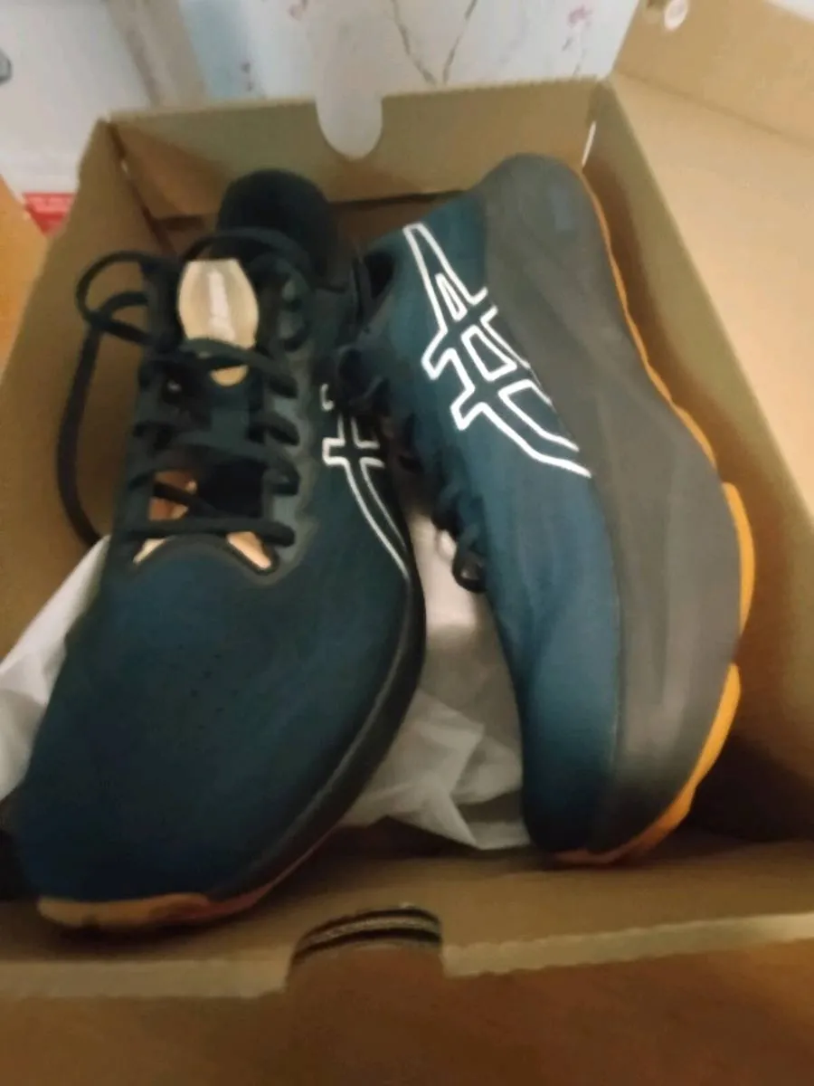 ASICS GT-2000 V14 Running Shoes Size 46 or 10.5 - Image 2