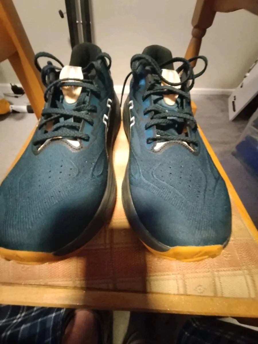 ASICS GT-2000 V14 Running Shoes Size 46 or 10.5 - Image 3