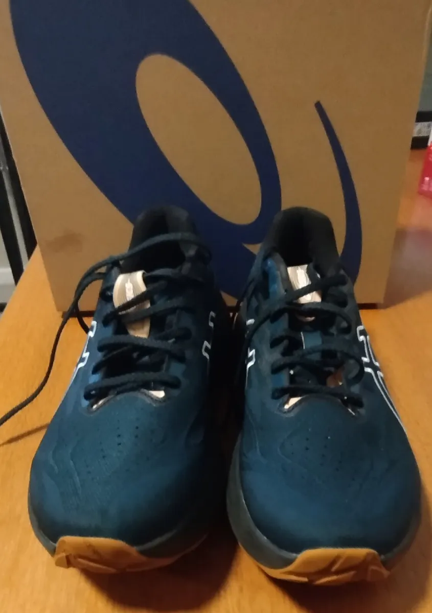 ASICS GT-2000 V14 Running Shoes Size 46 or 10.5 - Image 1