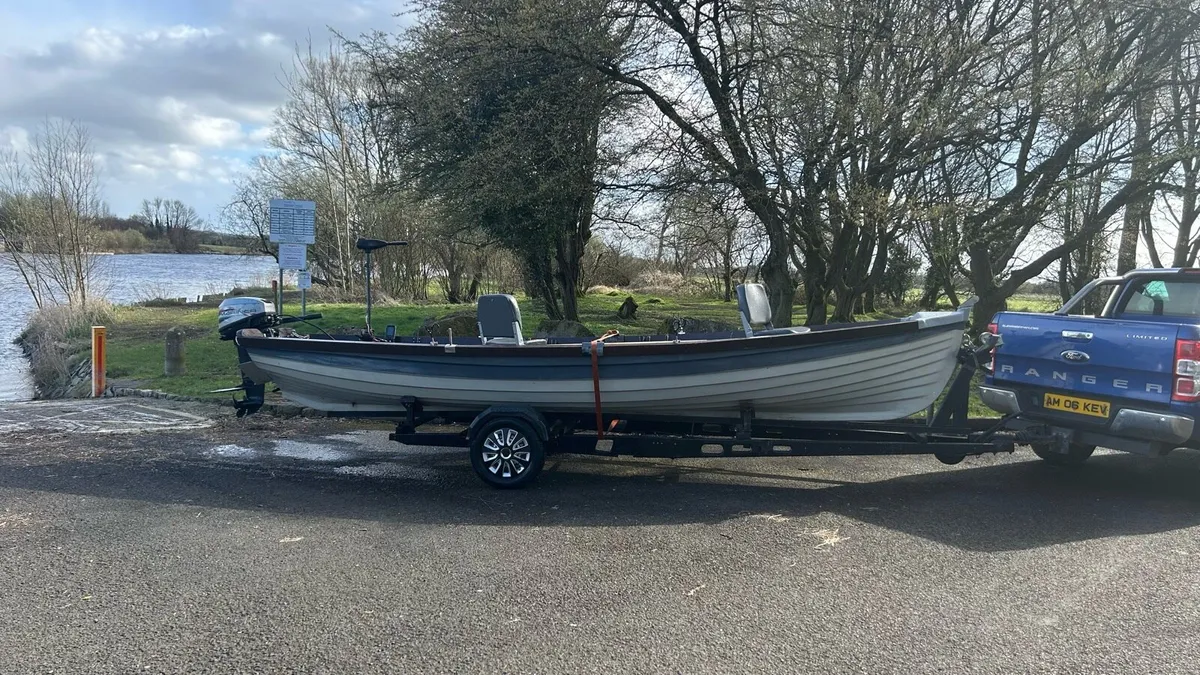 19ft Burke Anglers Fancy Boat - Image 4