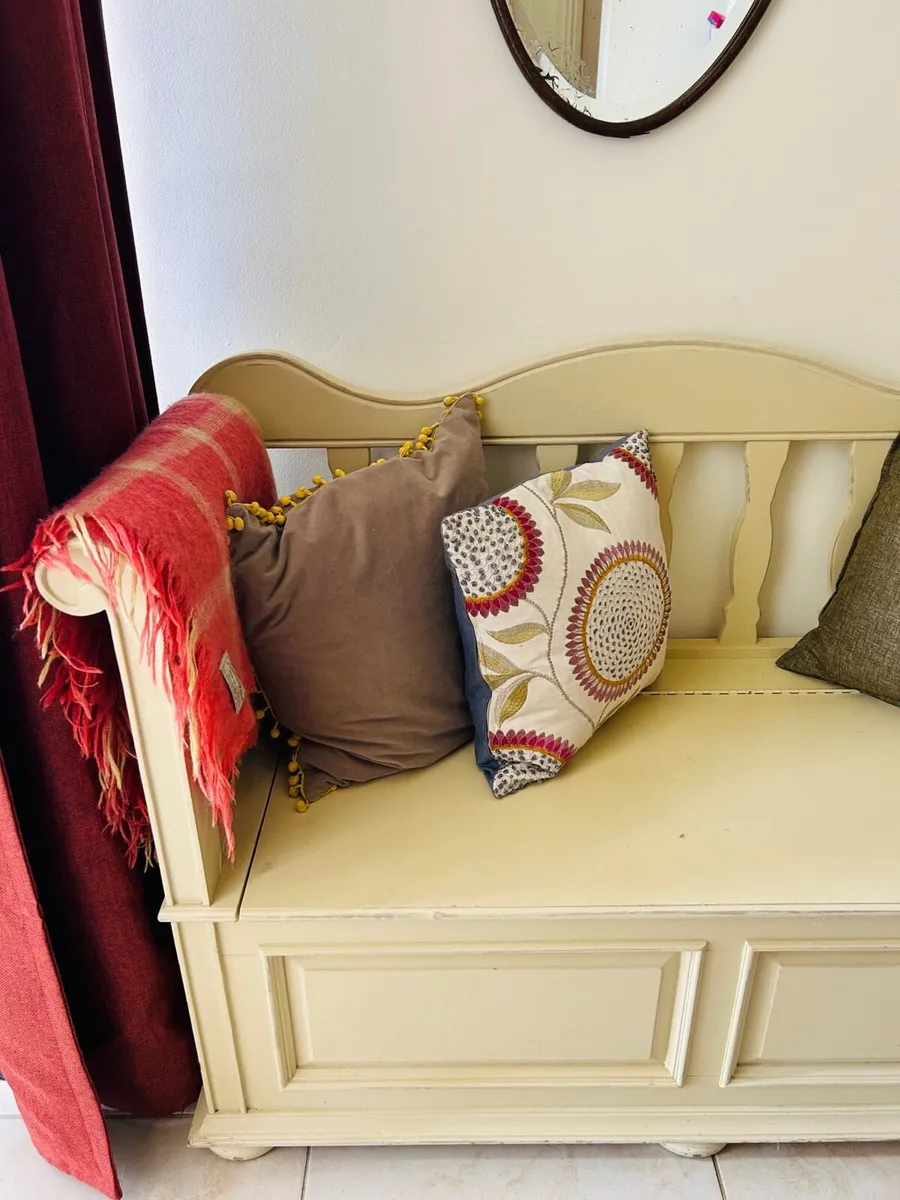 Settle Bench - Image 2