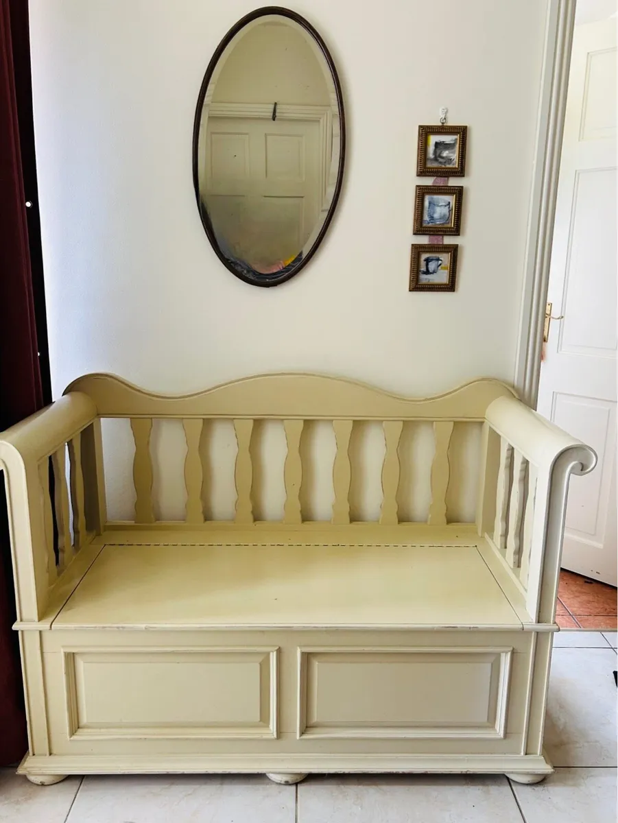 Settle Bench - Image 3