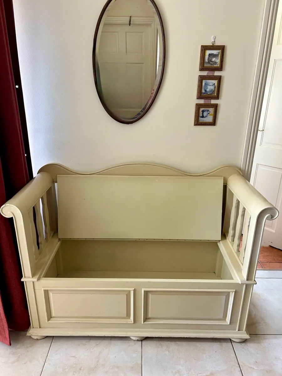 Settle Bench - Image 4