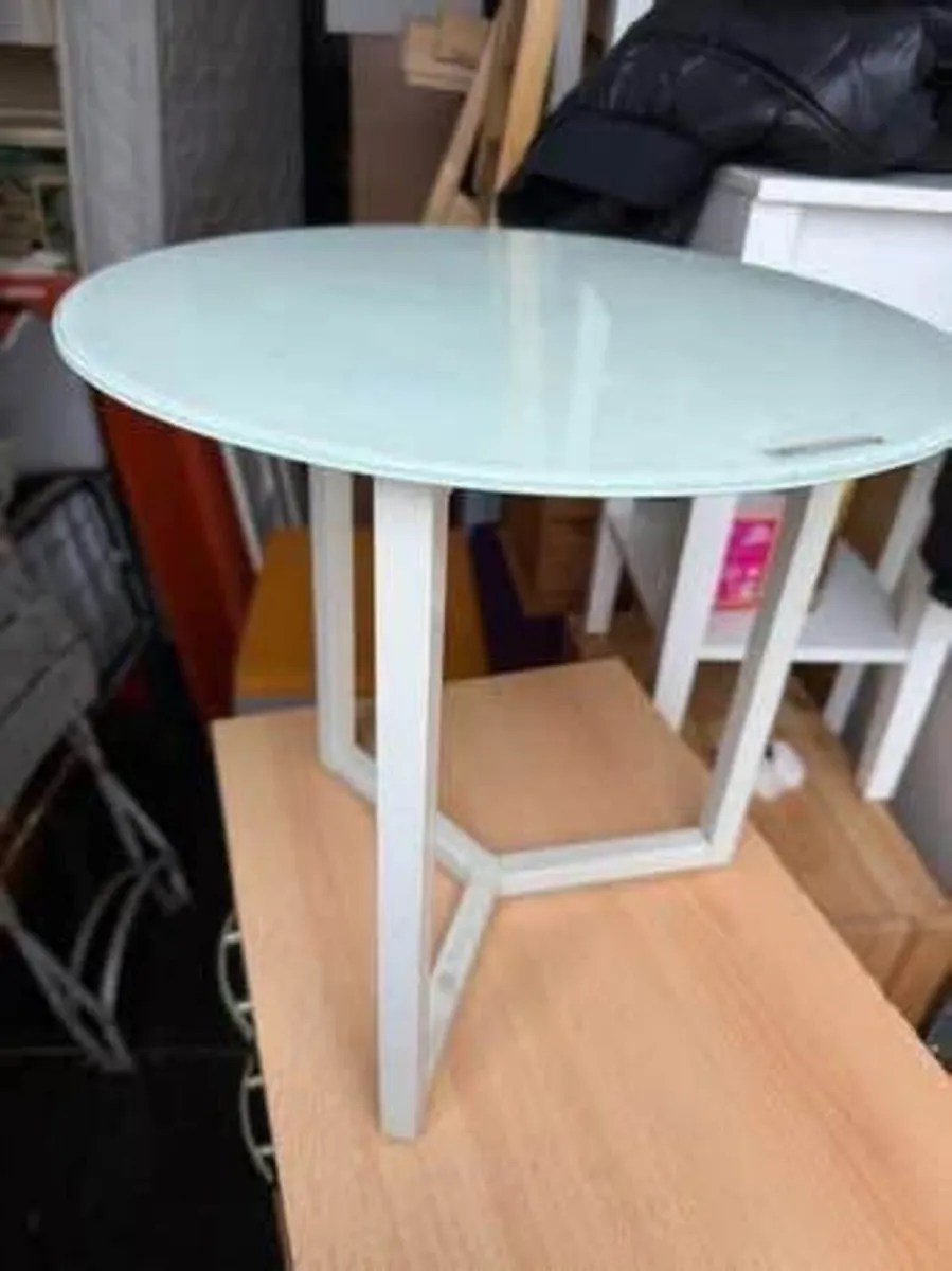 Small stand - Image 1