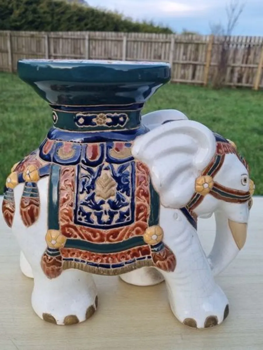 Vintage flower stand in the shape of an elphant - Image 2