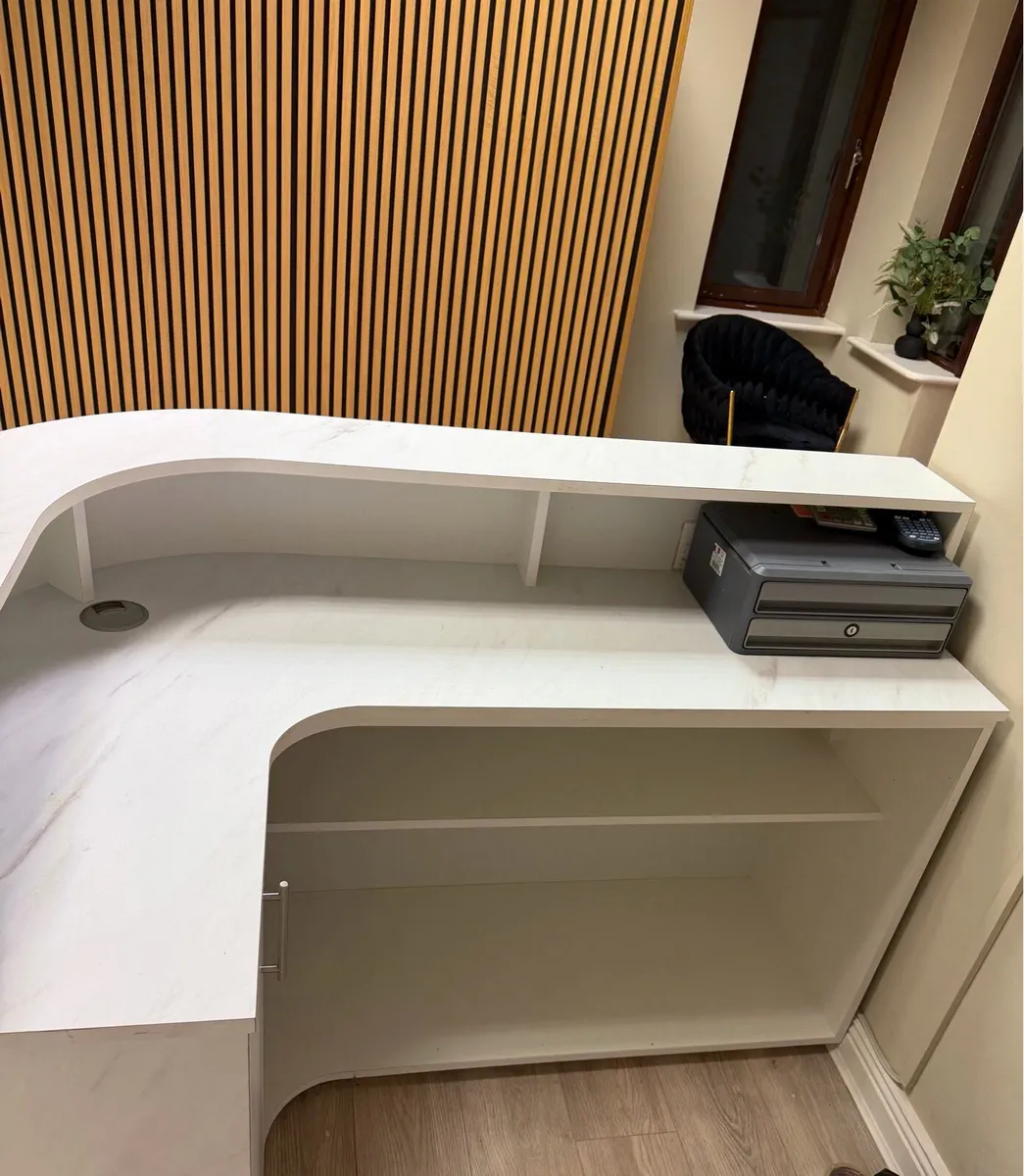 Salon REM Reception desk for sale - Image 2