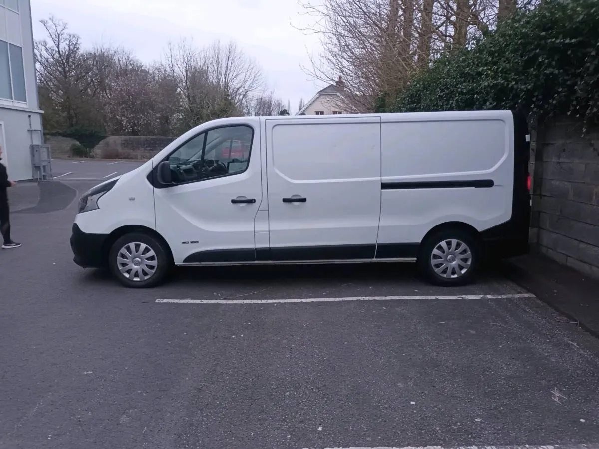 Renault Traffic - Image 2
