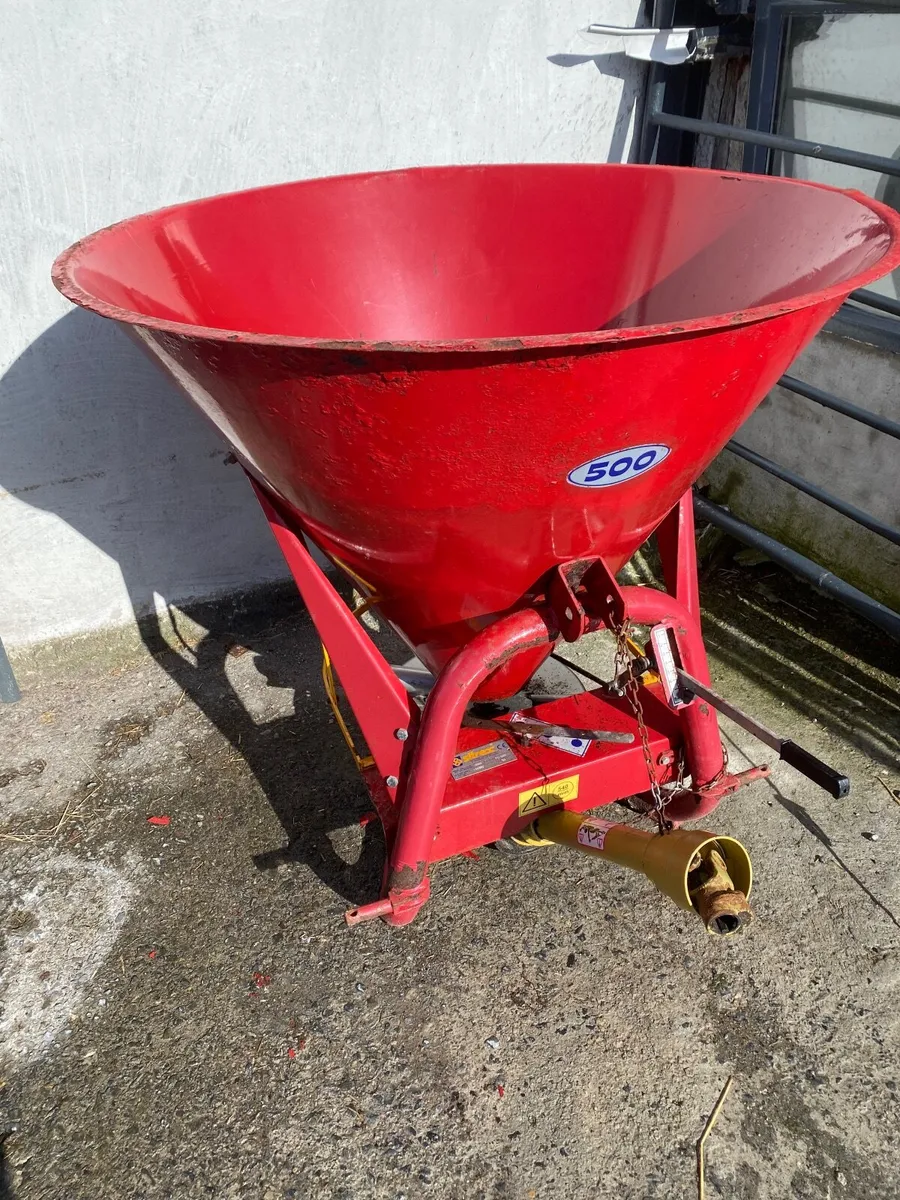 Fertiliser spreader - Image 1