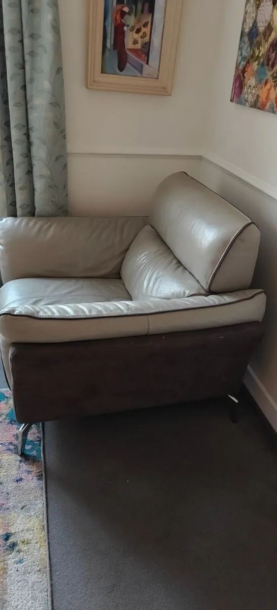 One seater couch - Image 1