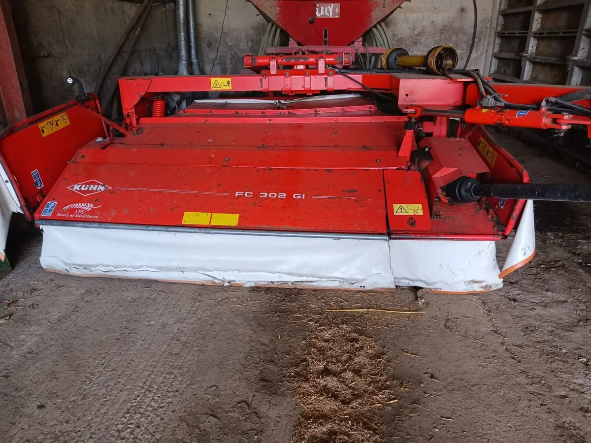 Kuhn mower c/w grouper - Image 2