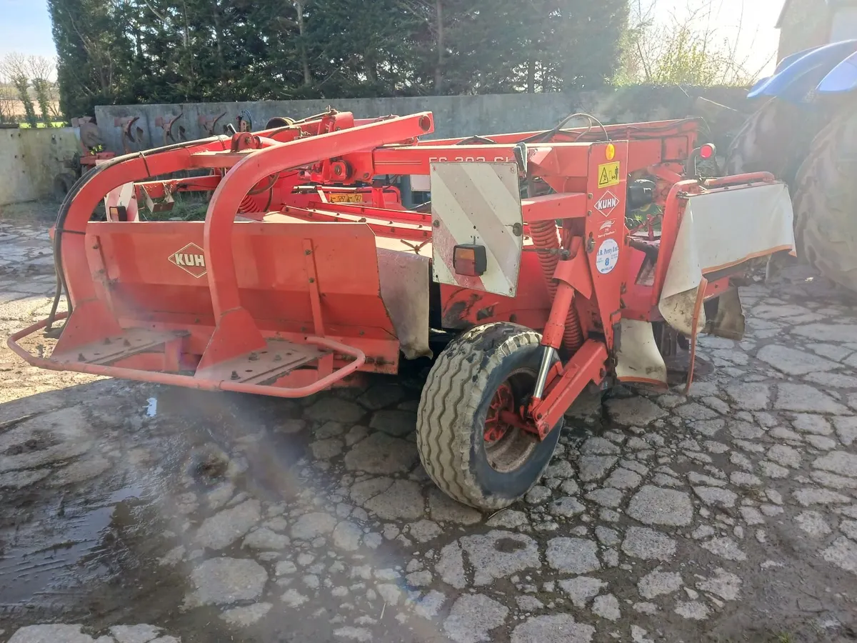 Kuhn mower c/w grouper - Image 3
