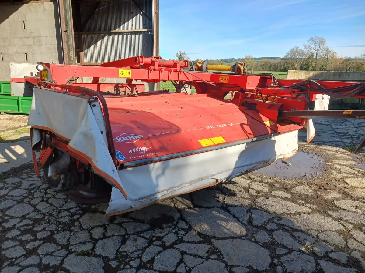 Kuhn mower c/w grouper - Image 4