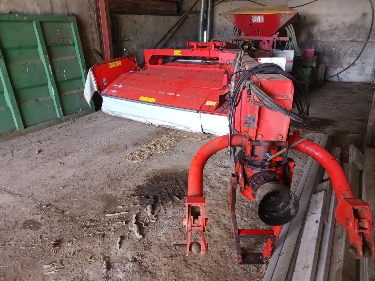 Kuhn mower c/w grouper - Image 1
