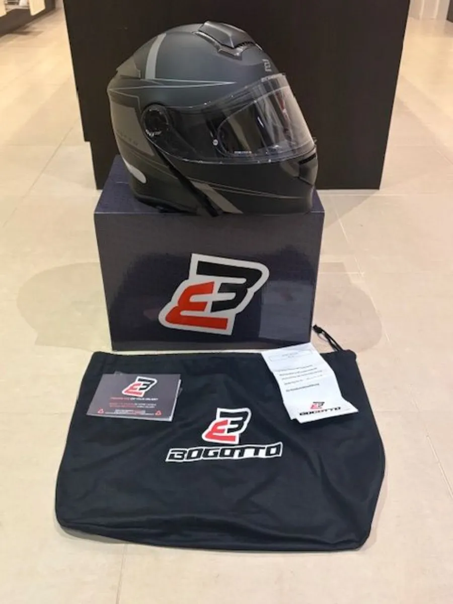 Motorcycle Helmet Flip-Up with Bluetooth Intercom - Image 1