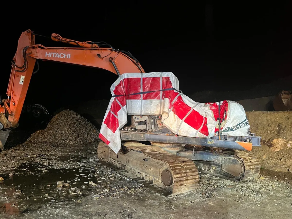 Hitachi ZX210-5 - Image 3