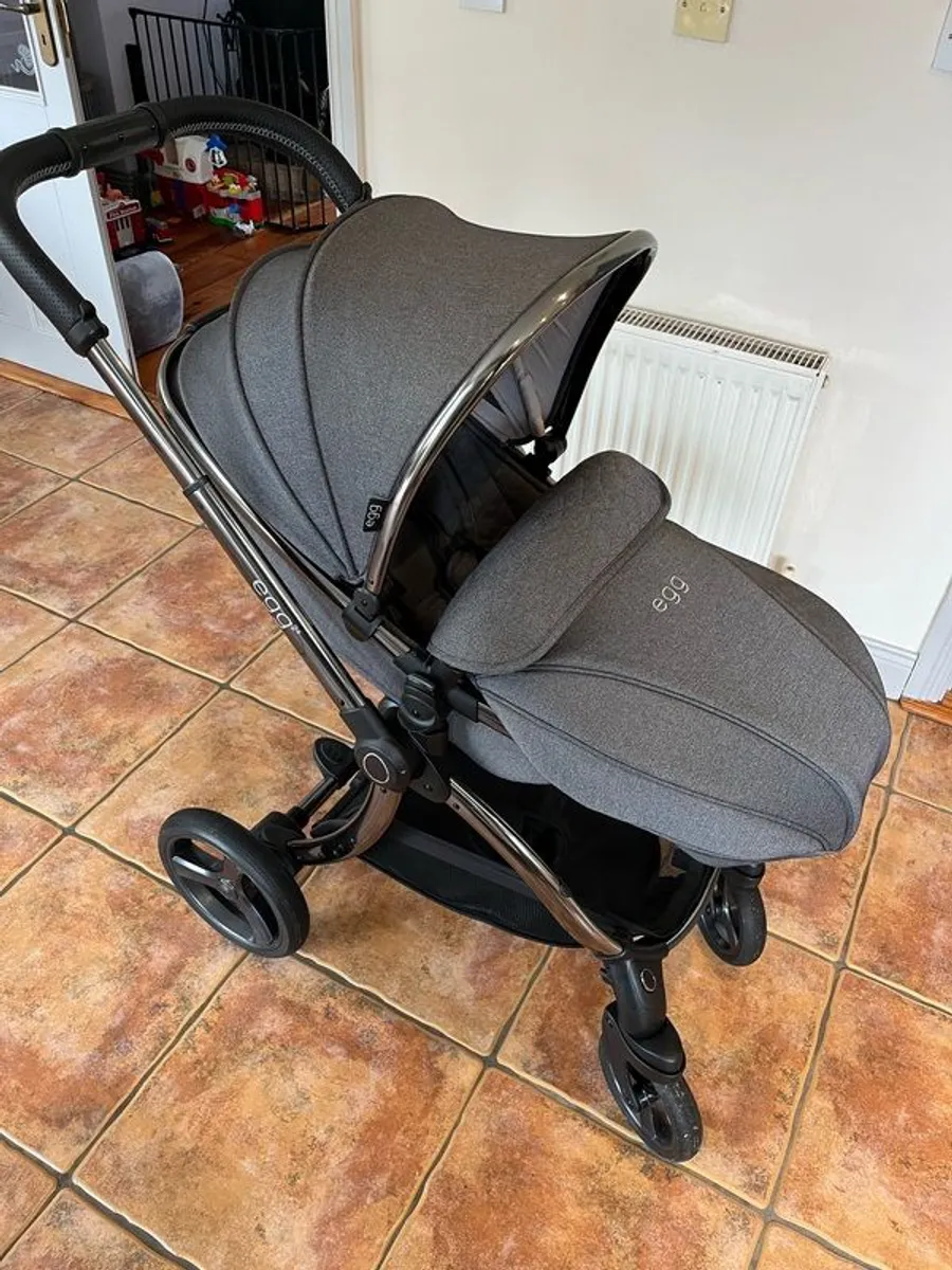 Egg 2 Stroller & Carrycot - Image 2