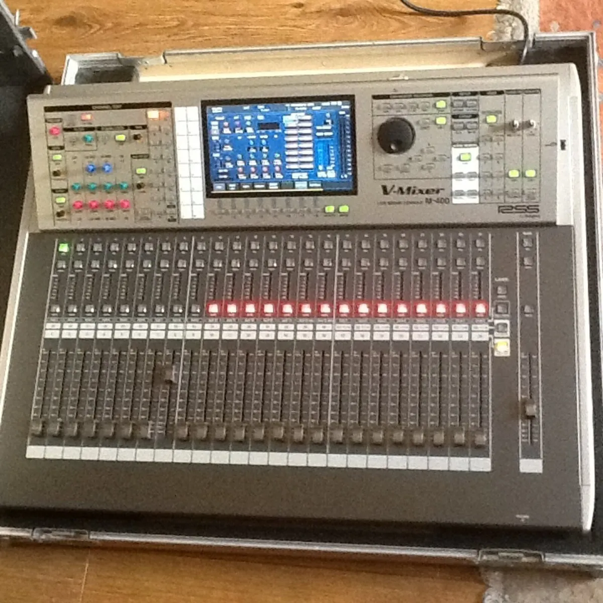 Roland M-400 live/studio desk - Image 2