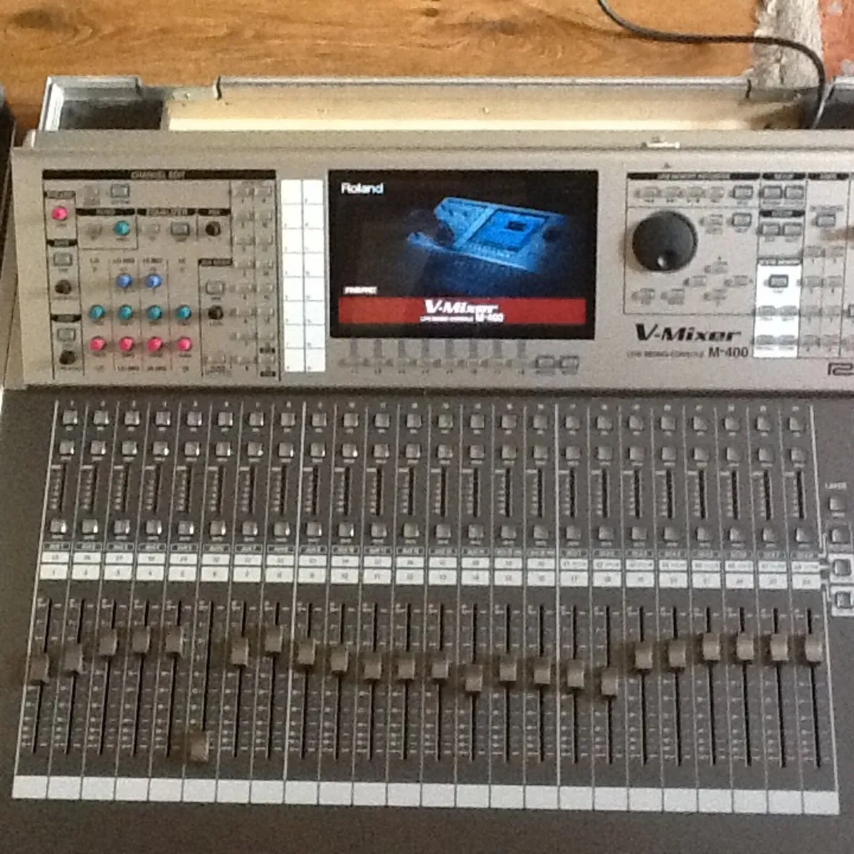 Roland M-400 live/studio desk - Image 3
