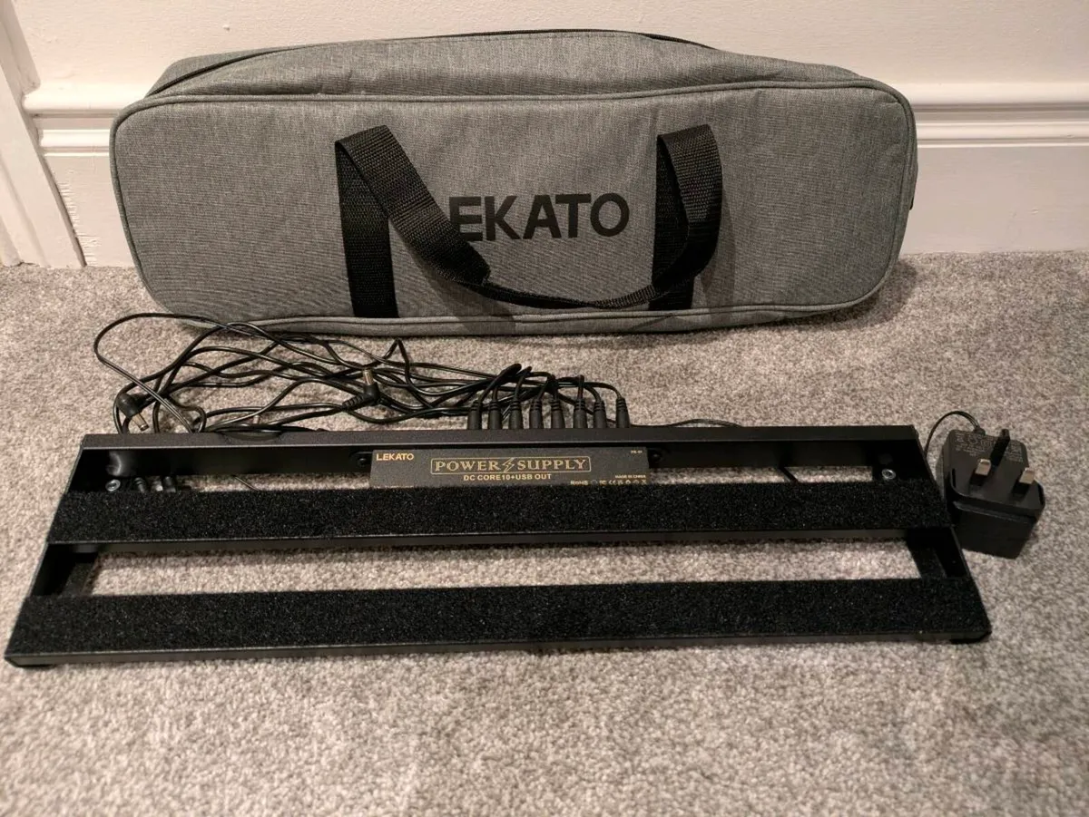 Lekato Powered Pedalboard with Gig Bag (Built-in P - Image 1
