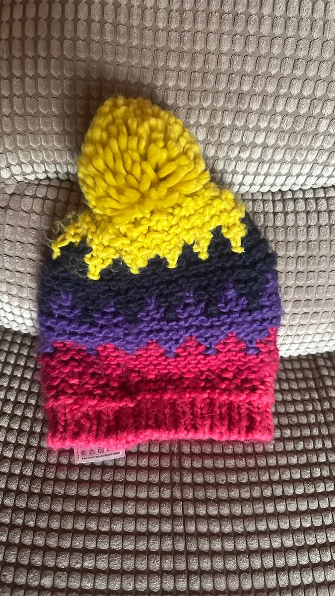 Berghaus hat - Image 1