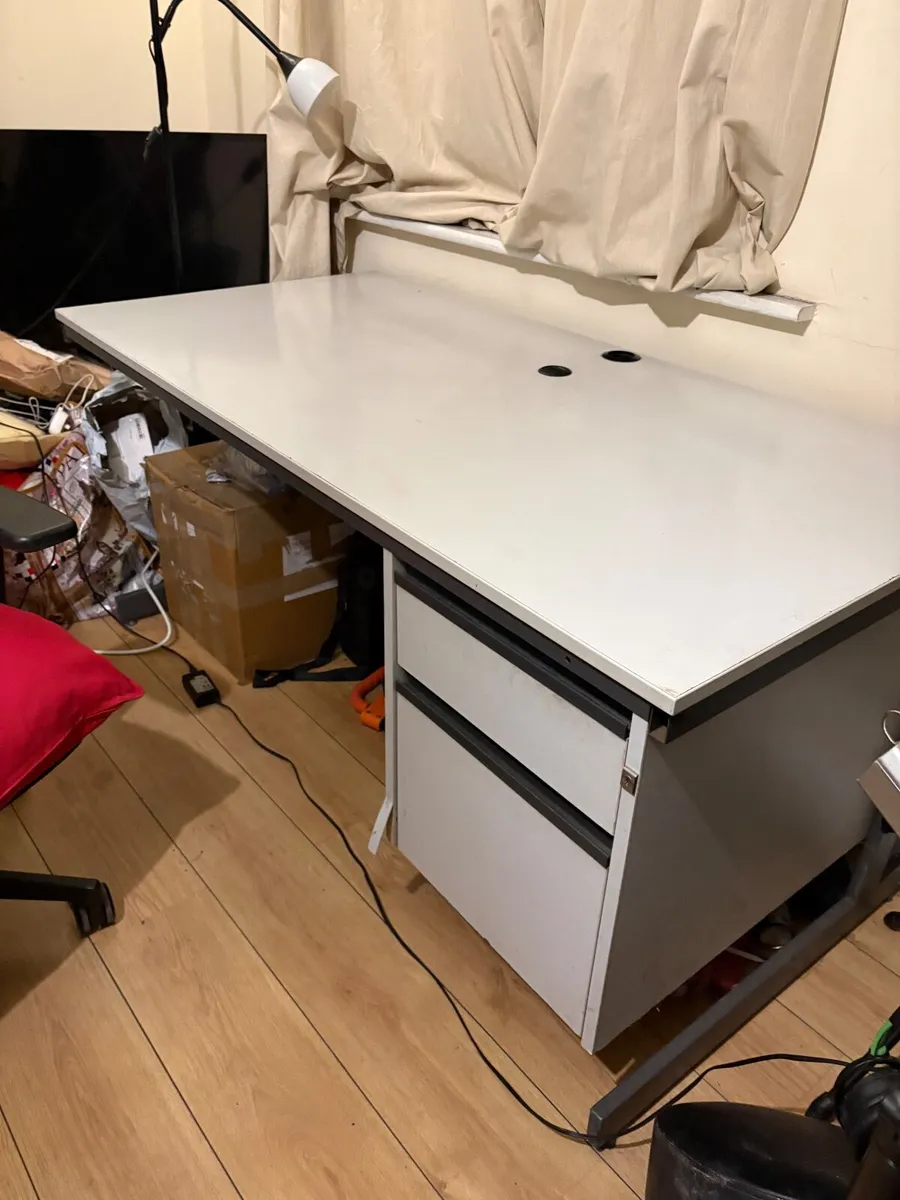 Office desk - Image 1