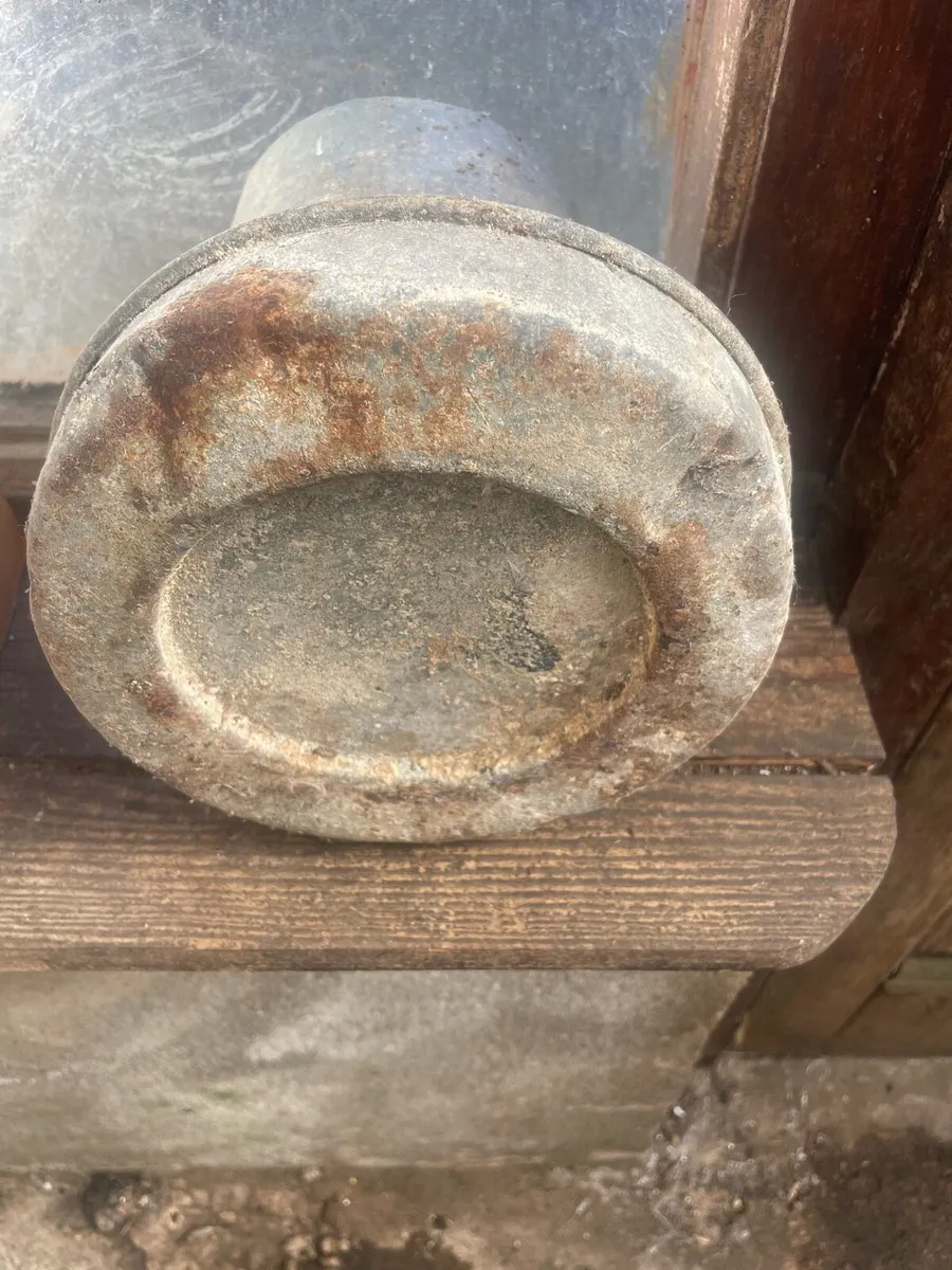 Vintage Eltex poultry feeder - Image 3