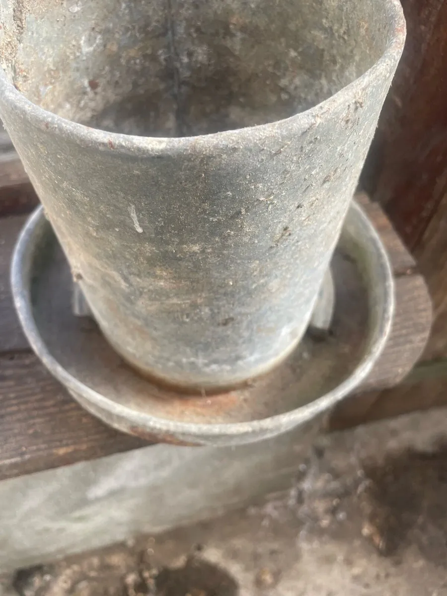Vintage Eltex poultry feeder - Image 4