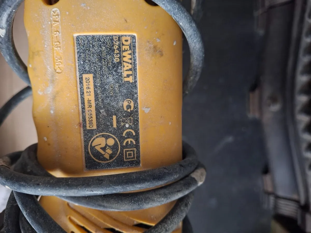 Dewalt detail sander - Image 1