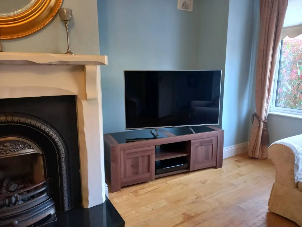TV unit - Image 1