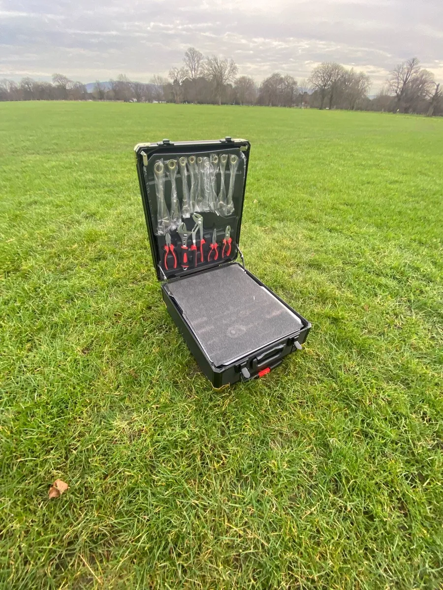 Toolbox with tools - Image 3