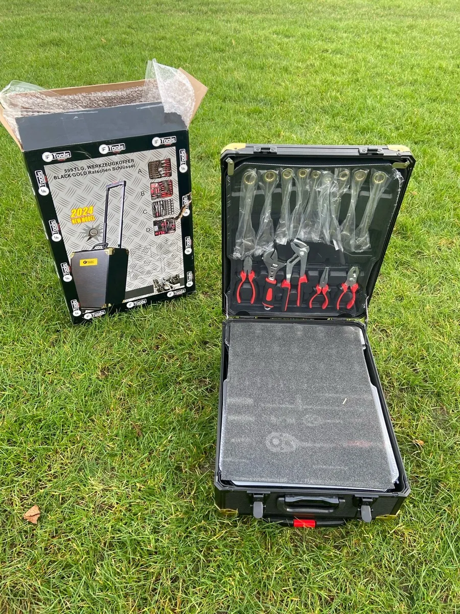 Toolbox with tools - Image 1