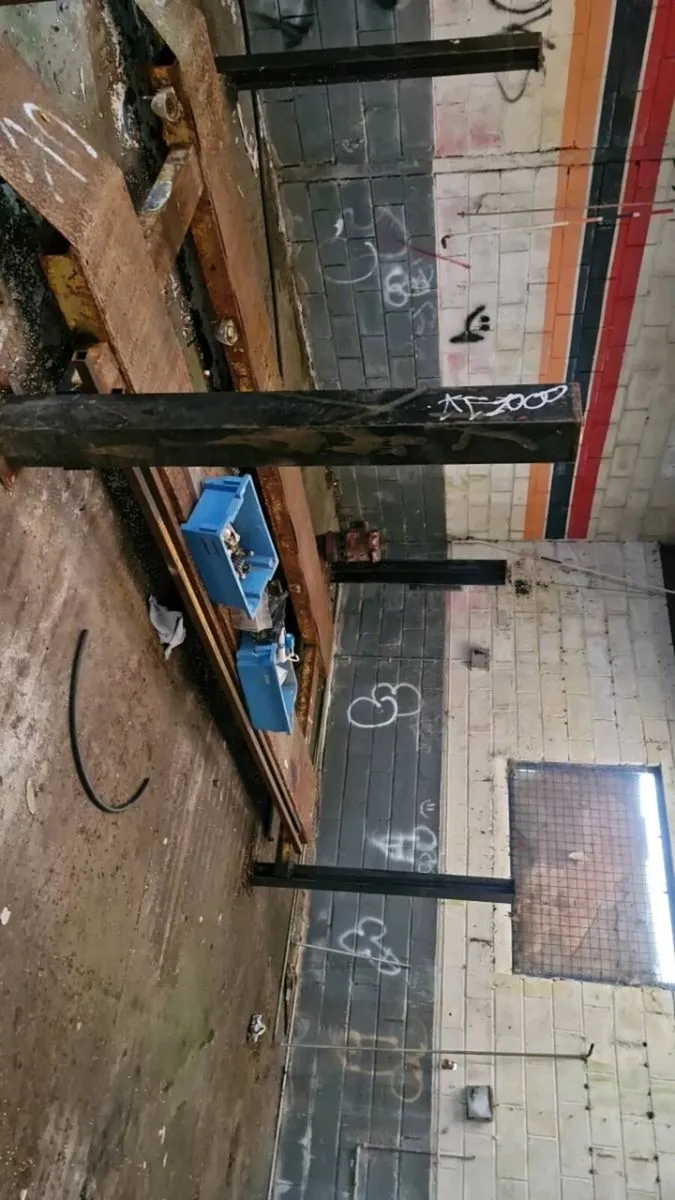 Vintage 4 post laycock ramp - Image 3