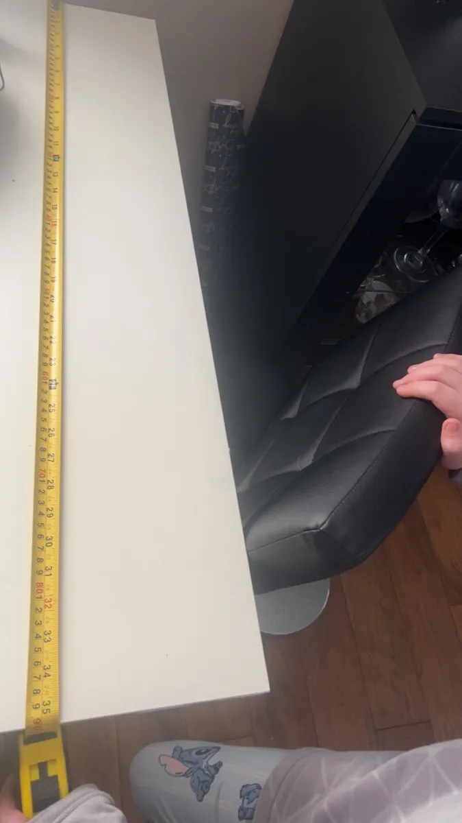 white kitchen table and 6 chairs 150 euro - Image 4