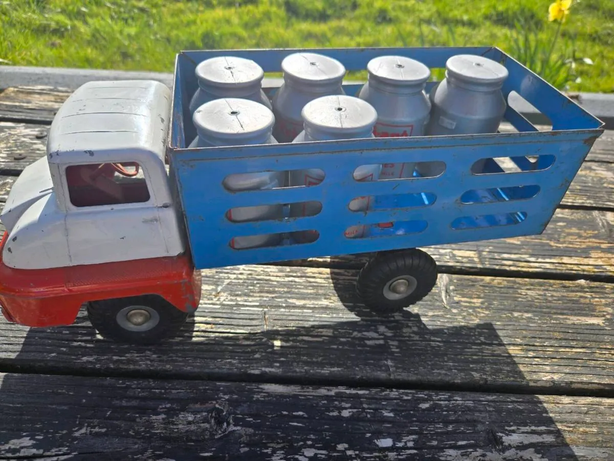 Triang pressed steel Milk lorry - Image 1